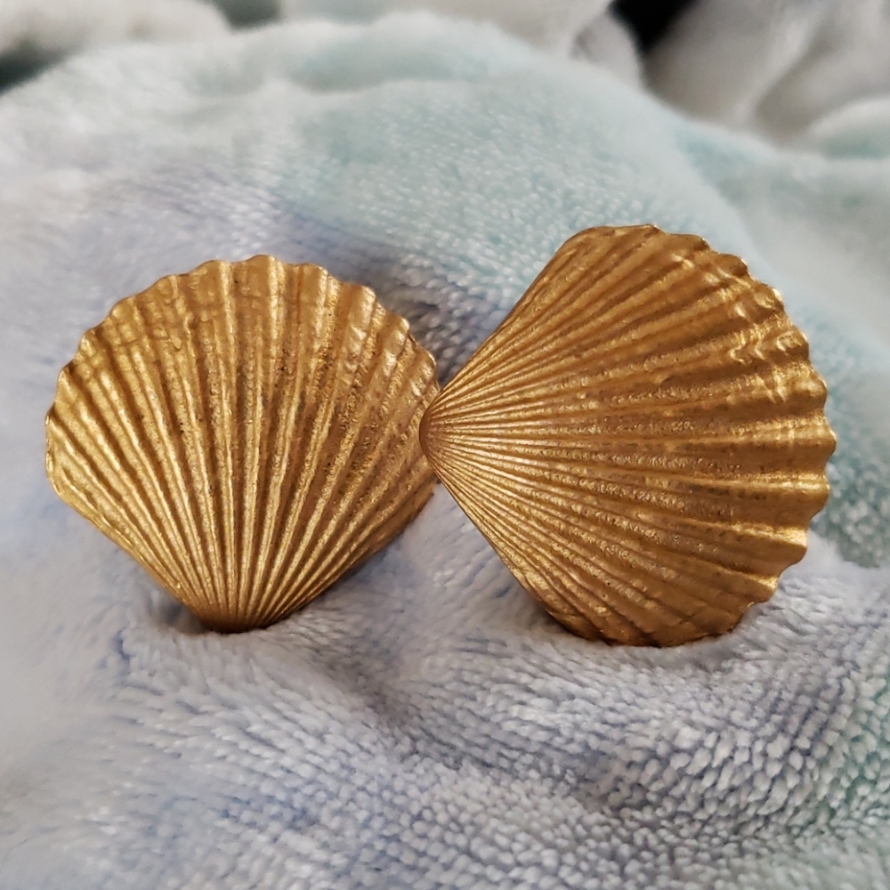Vintage Scallop Shell Clips